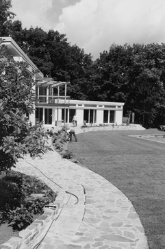 Einbau in ein Wohnhaus;  Wegfhrung